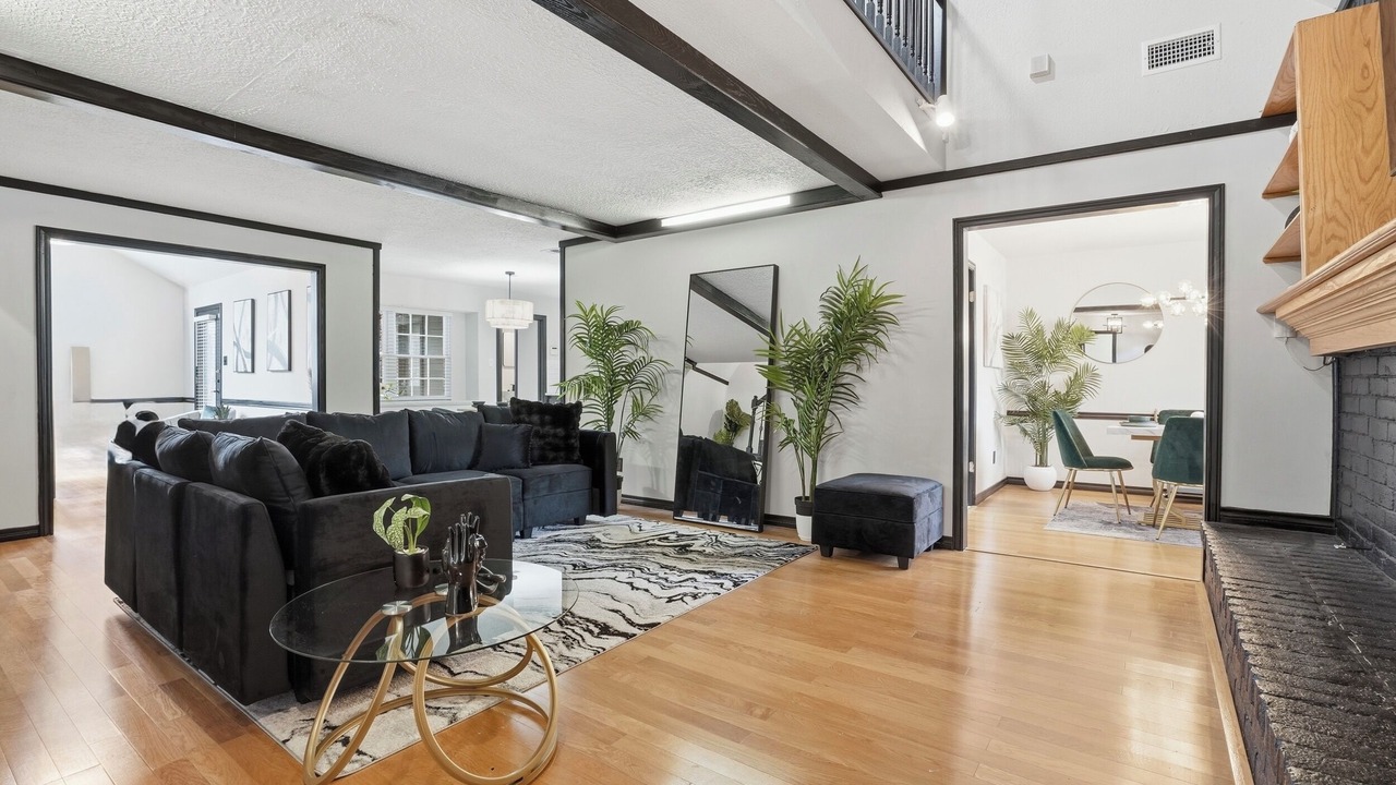Photo of Livingroom in Jersey Village