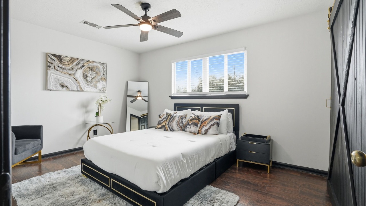 Photo of Bedroom in Jersey Village