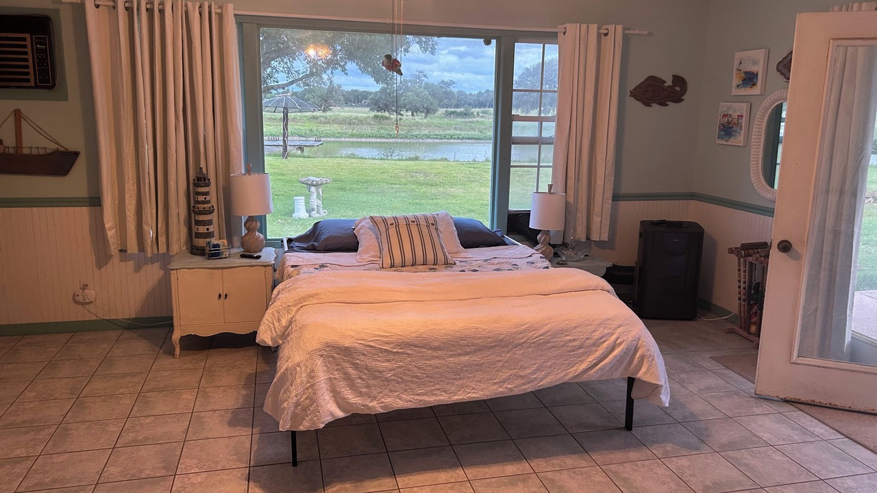 Photo of Bedroom in Yoakum