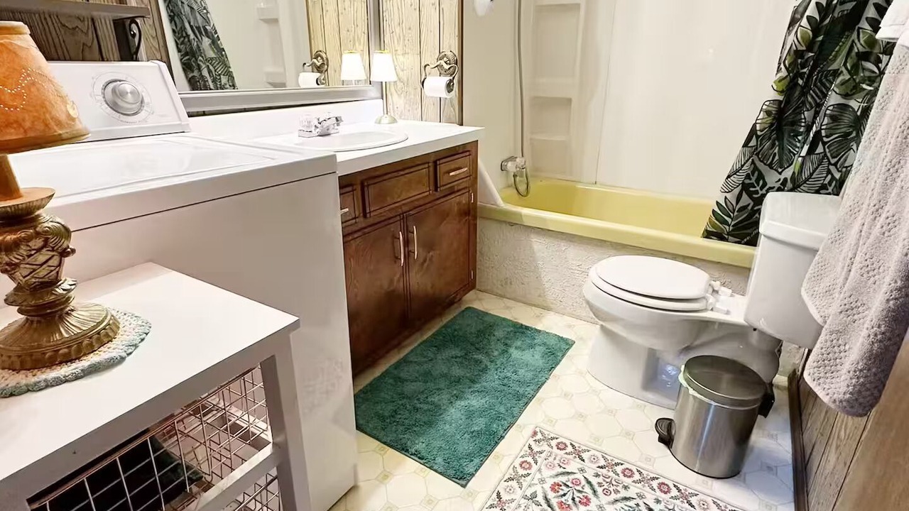 Photo of Bathroom in Bean Station