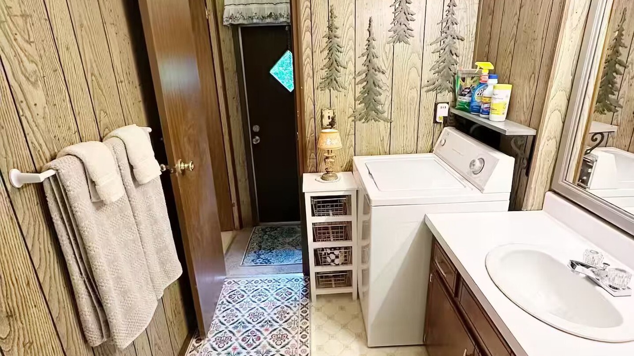 Photo of Bathroom in Bean Station
