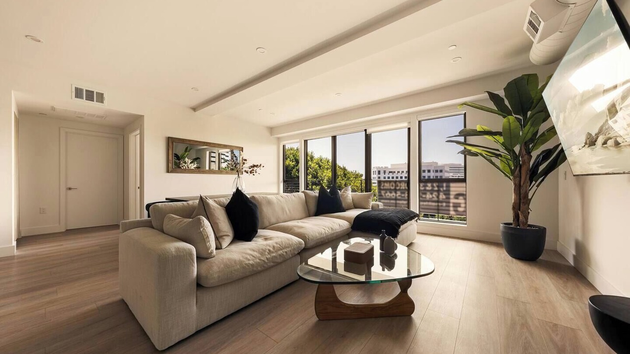 Photo of Livingroom in Downtown