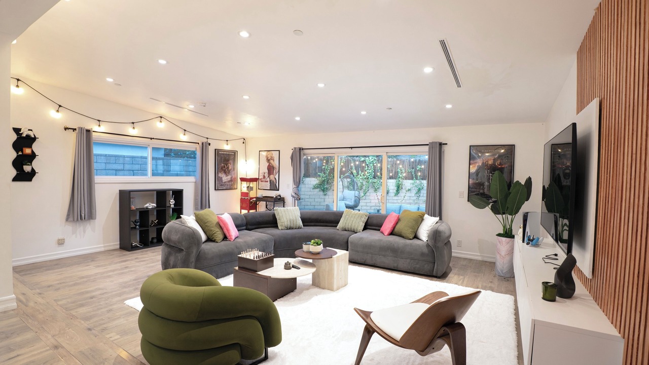 Photo of Livingroom in Burbank