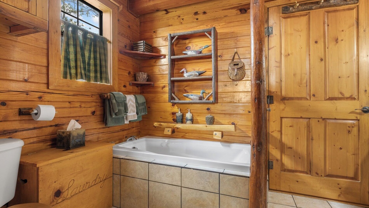 Photo of Bathroom in Jasper