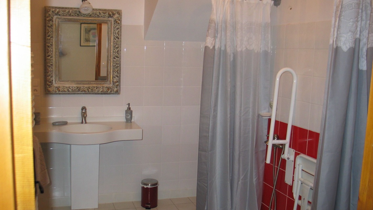 Photo of Bathroom in Dondas