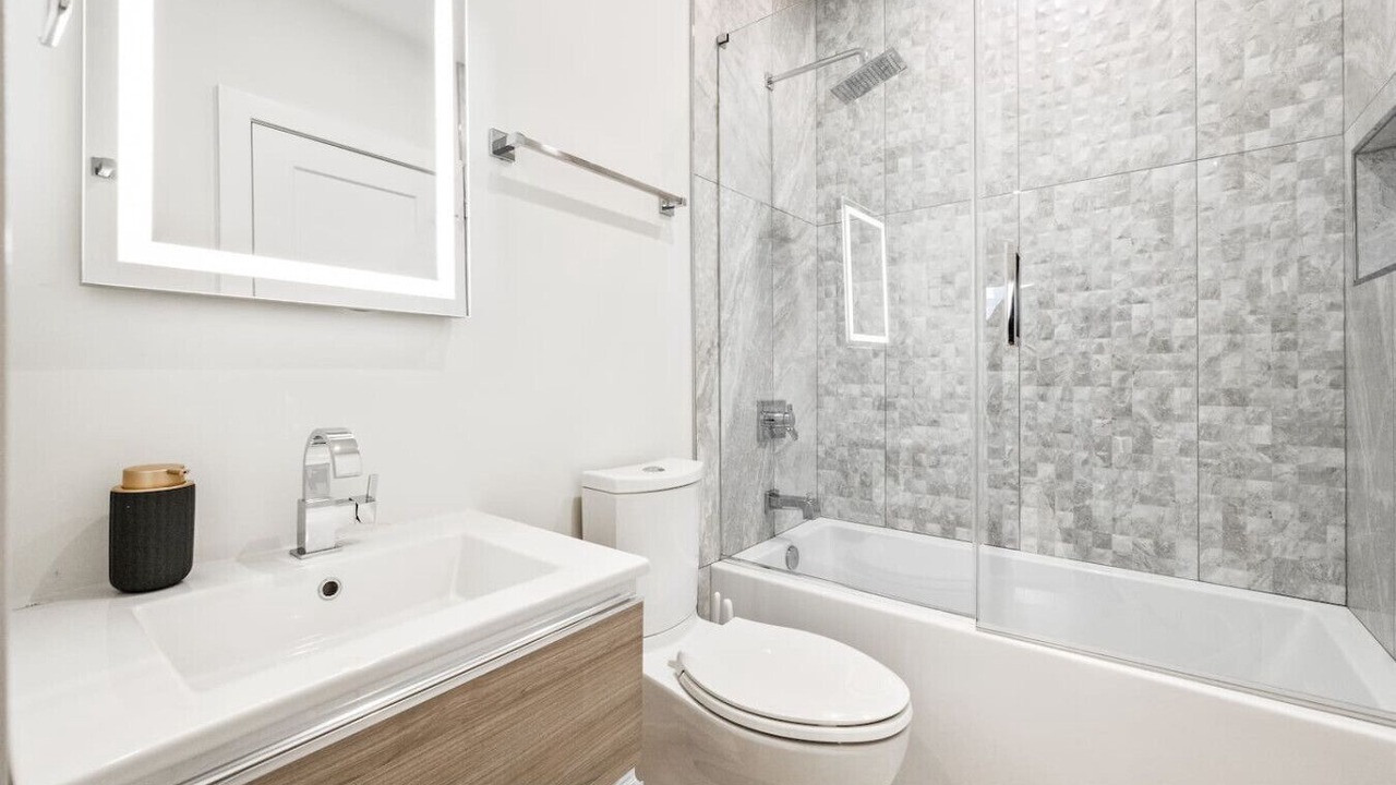 Photo of Bathroom in Cardozo