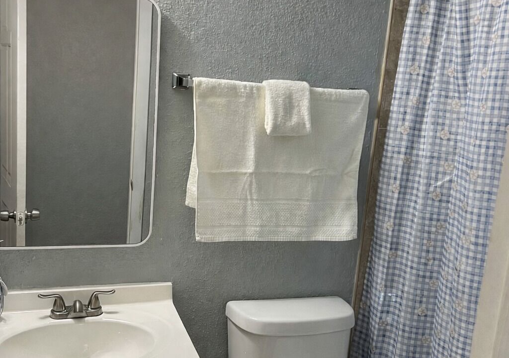 Photo of Bathroom in Pinecrest West Park