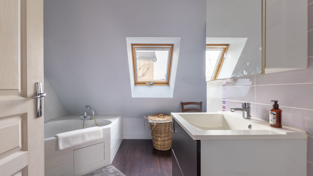 Photo of Bathroom in Villeneuve-le-Roi