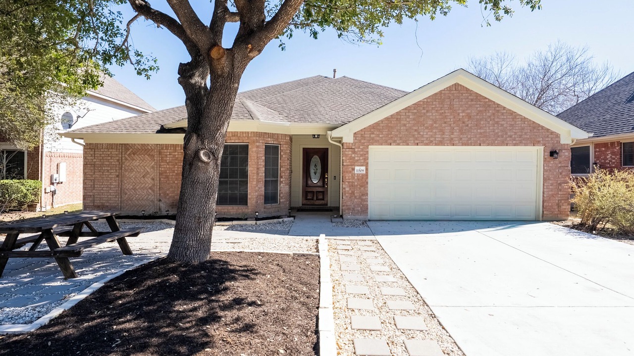 Photo of Outdoor in Manor