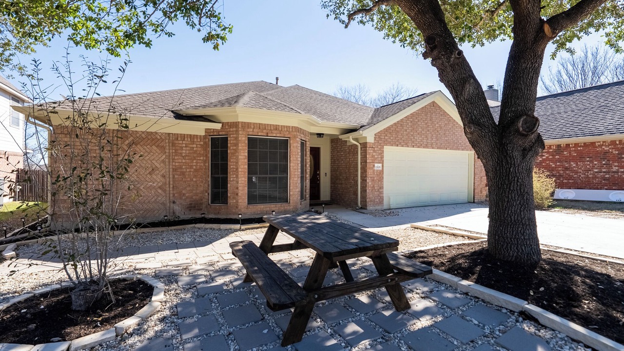Photo of Outdoor in Manor
