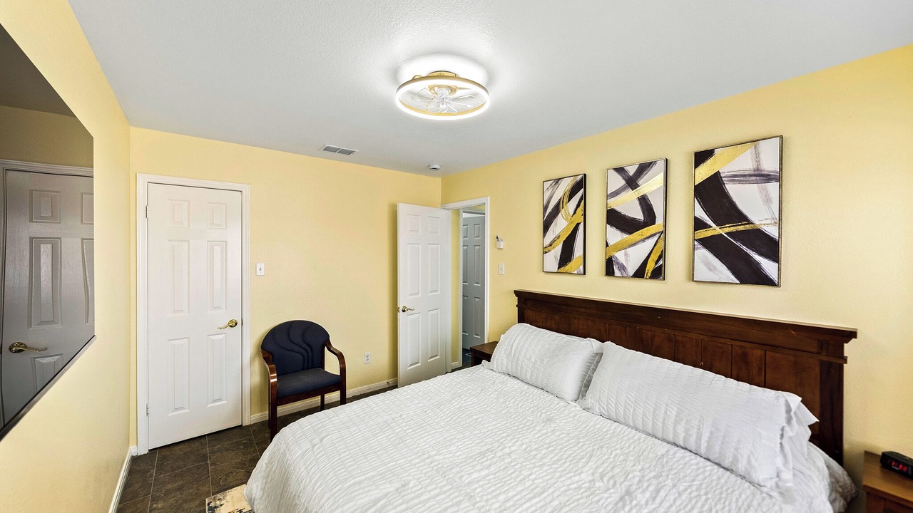 Photo of Bedroom in Manor