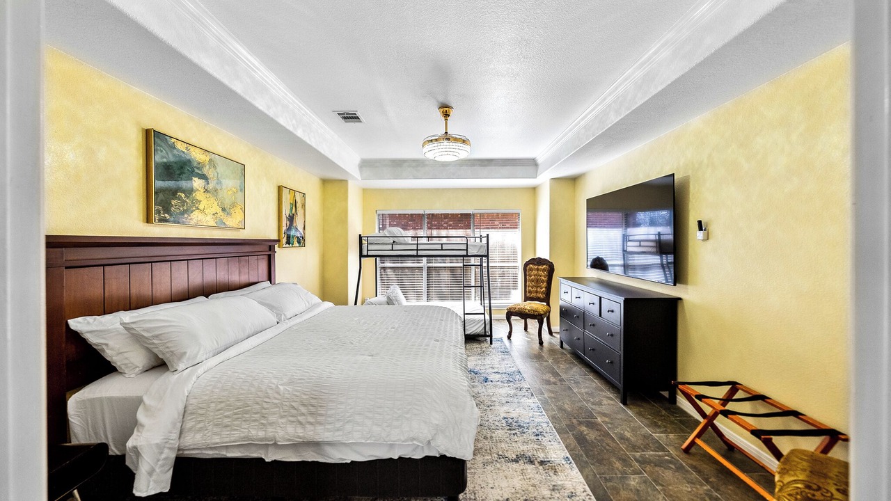 Photo of Bedroom in Manor