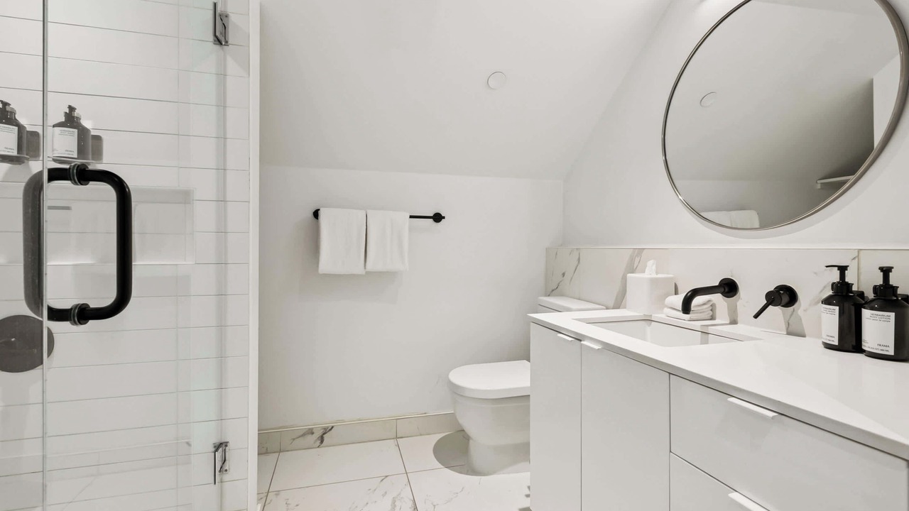 Photo of Bathroom in Tulane - Gravier