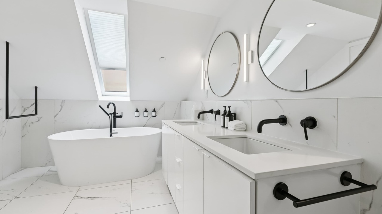 Photo of Bathroom in Tulane - Gravier