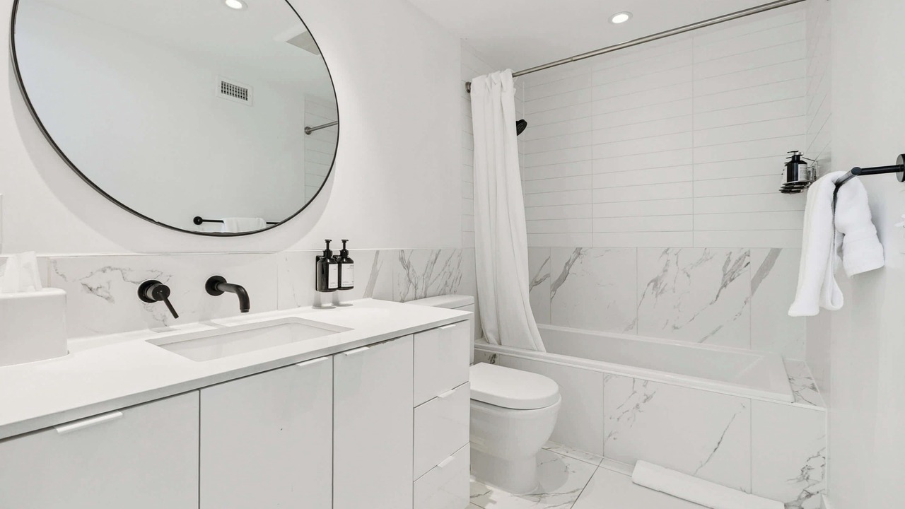 Photo of Bathroom in Tulane - Gravier