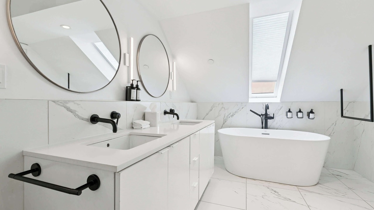 Photo of Bathroom in Tulane - Gravier