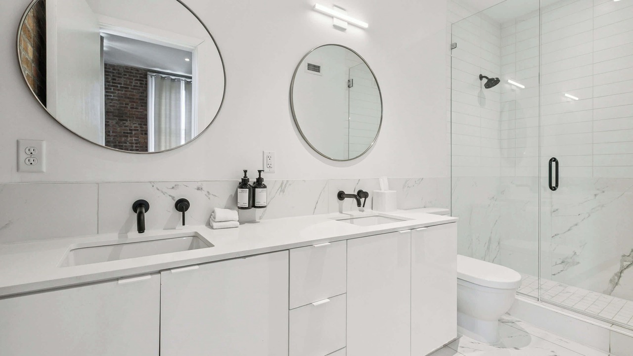 Photo of Bathroom in Tulane - Gravier