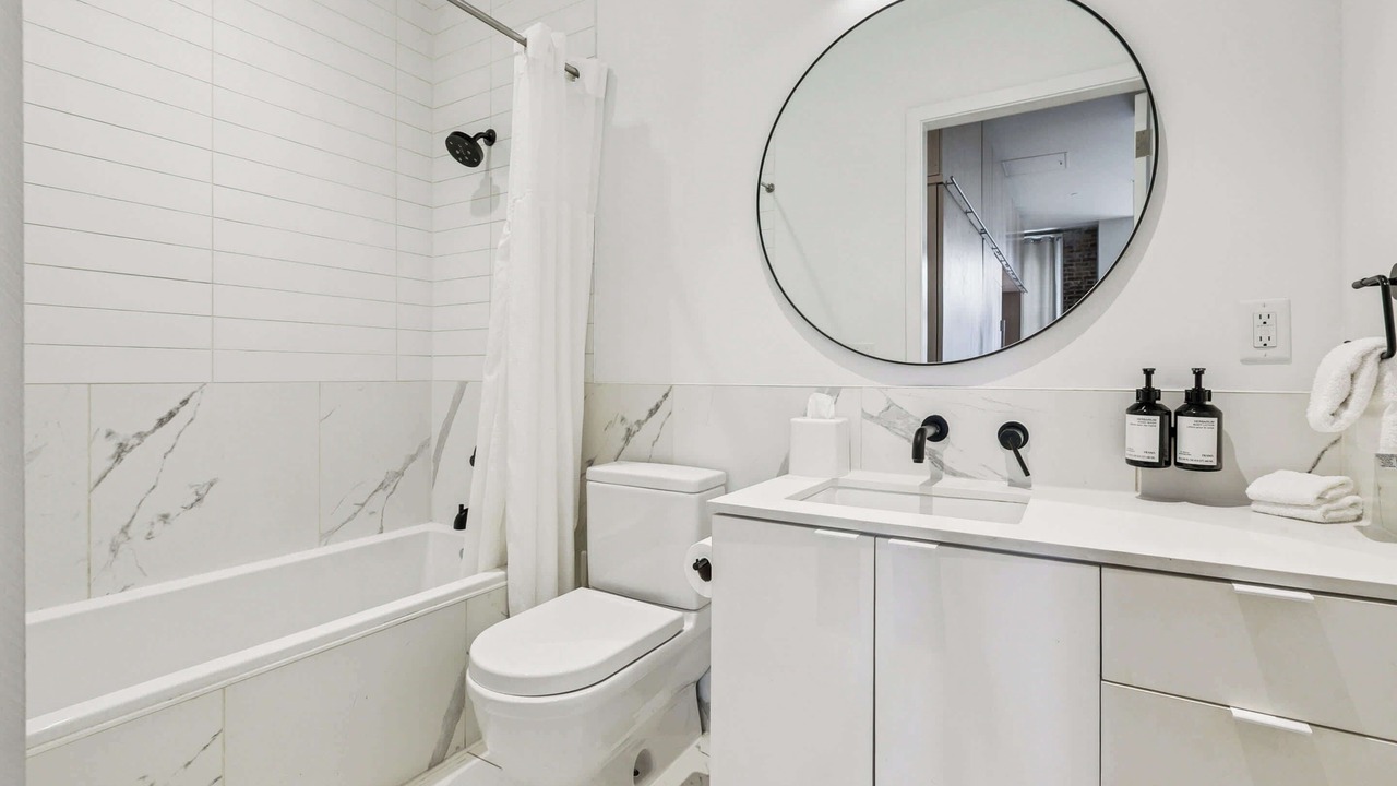 Photo of Bathroom in Tulane - Gravier
