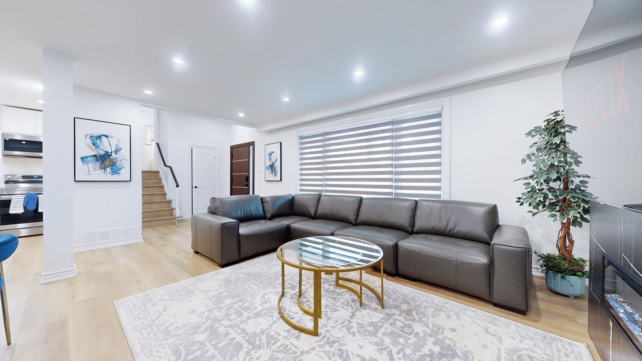 Photo of Livingroom in Thornhill