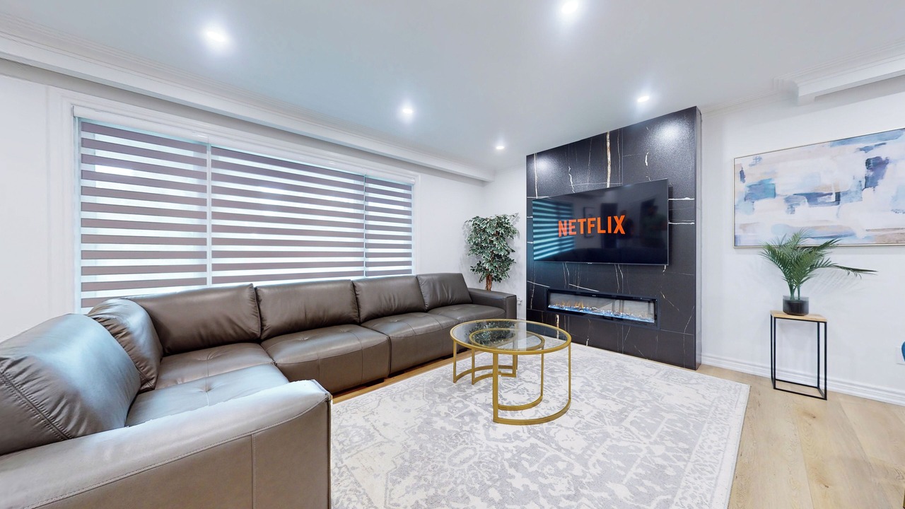 Photo of Livingroom in Thornhill