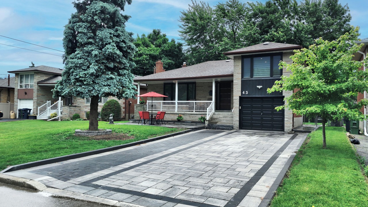 Photo of Outdoor in Thornhill