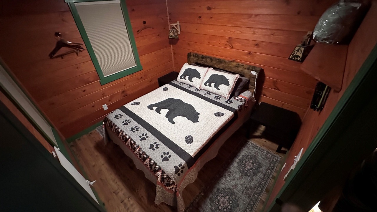 Photo of Bedroom in Hendersonville