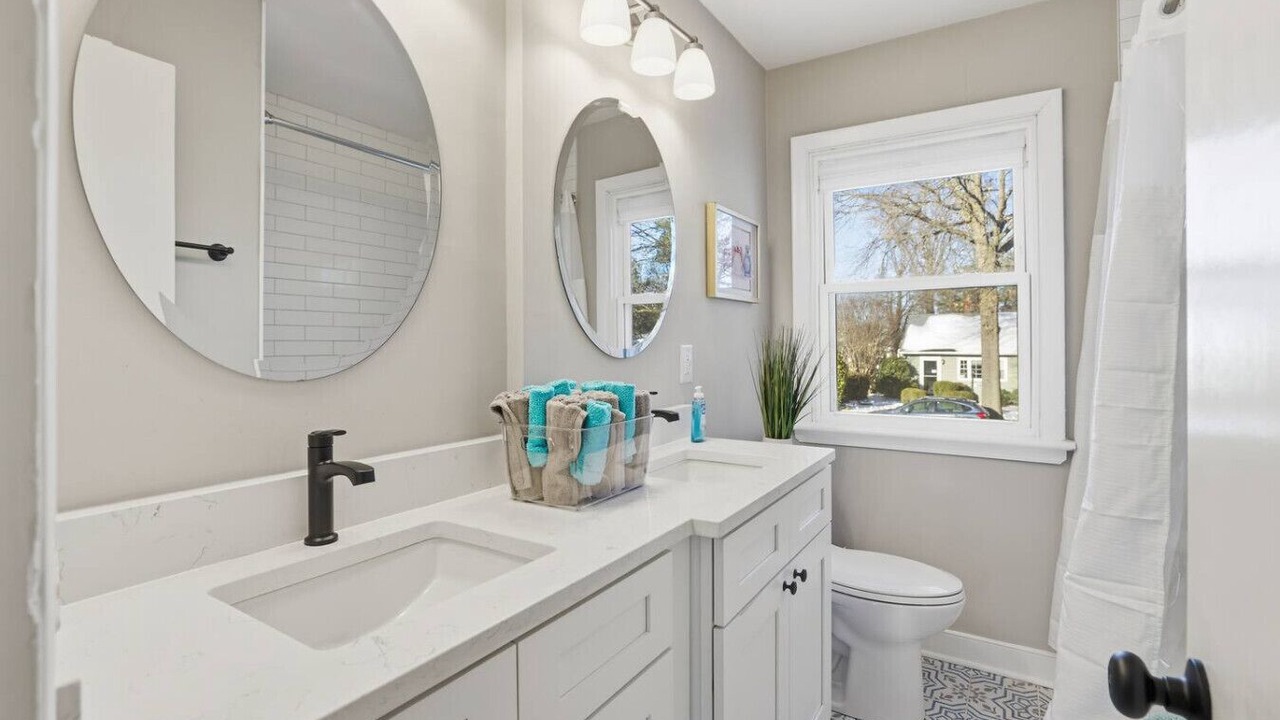 Photo of Bathroom in Willow Lawn