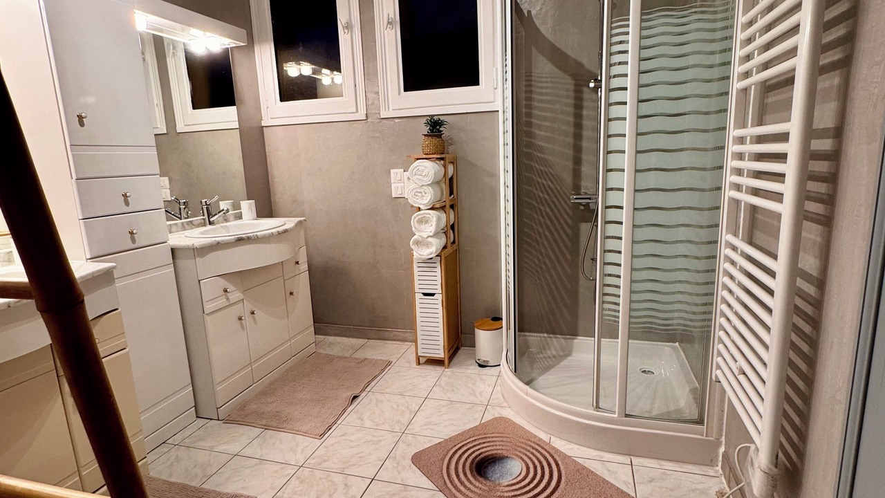 Photo of Bathroom in Saint-Epain