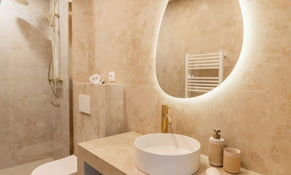 Photo of Bathroom in Quartier de l'Ecole-Militaire