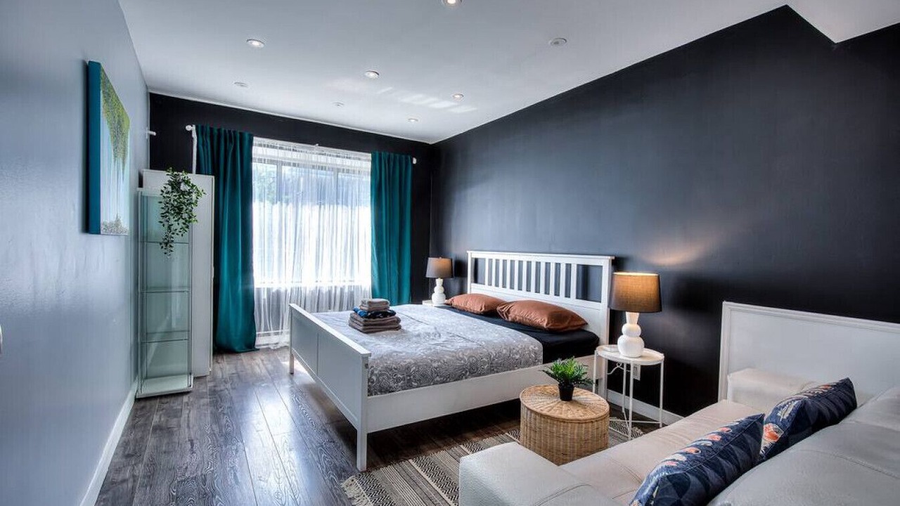 Photo of Bedroom in Cote-Des-Neiges—Notre-Dame-De-Grace