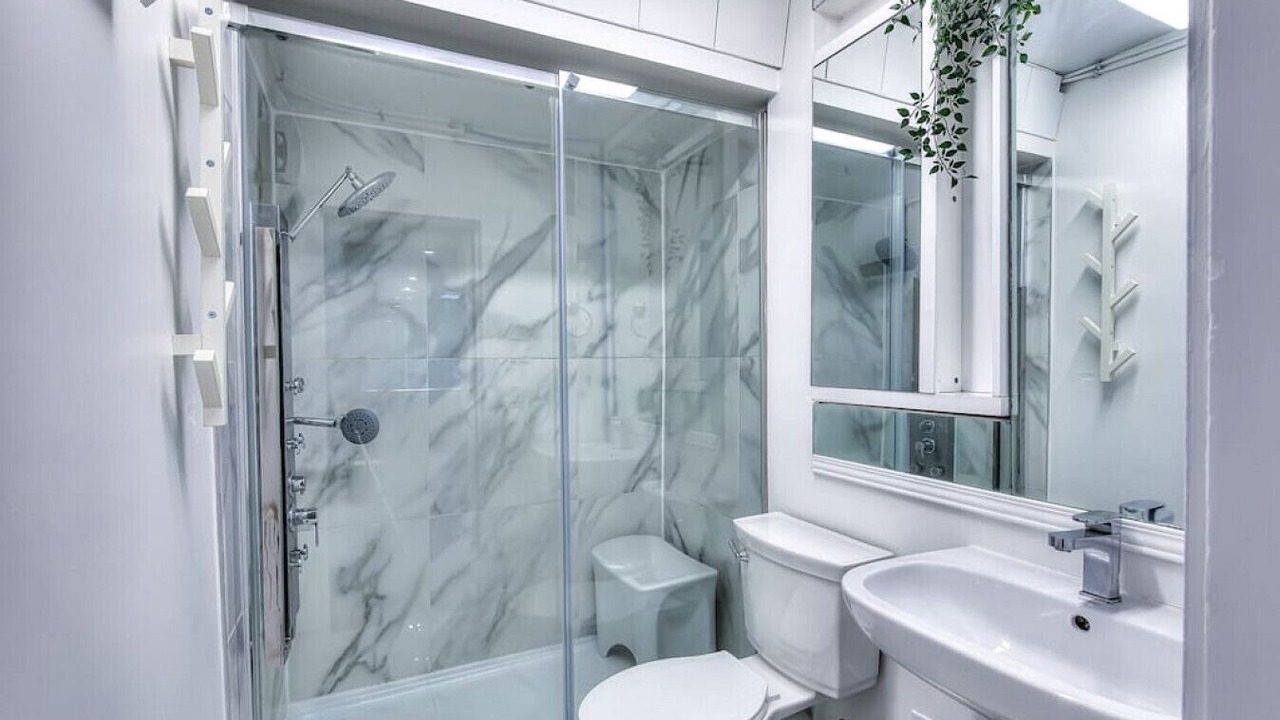 Photo of Bathroom in Cote-Des-Neiges—Notre-Dame-De-Grace