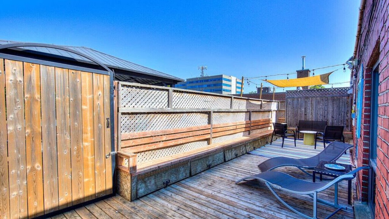 Photo of Patio Balcony in Cote-Des-Neiges—Notre-Dame-De-Grace