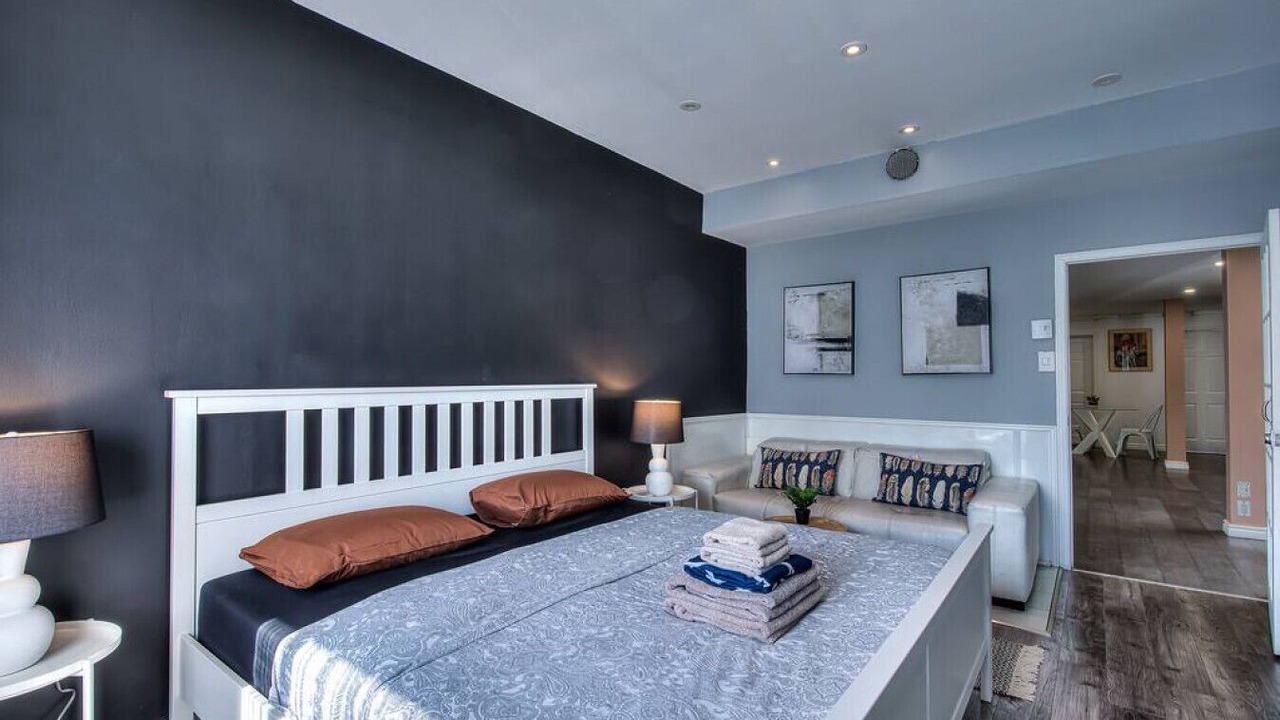 Photo of Bedroom in Cote-Des-Neiges—Notre-Dame-De-Grace