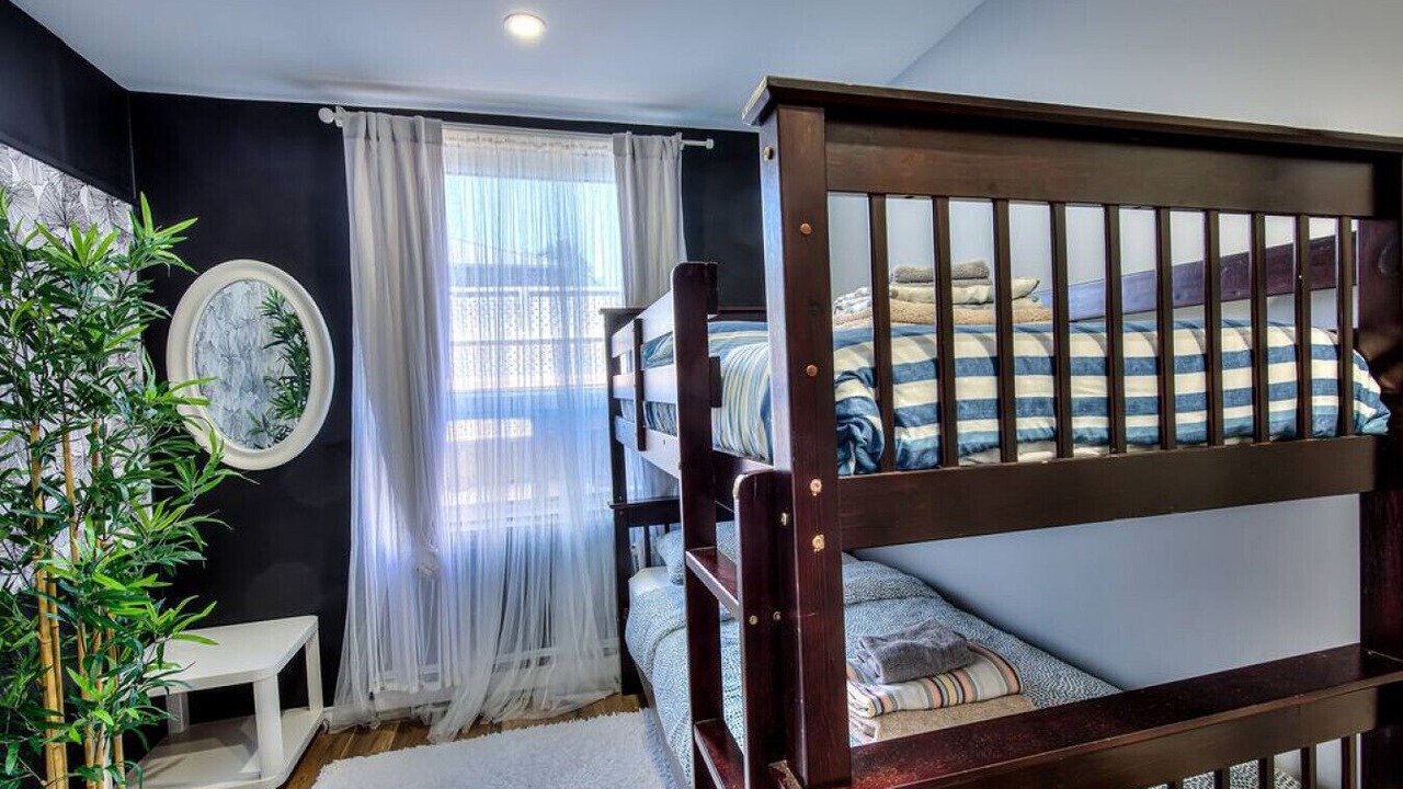 Photo of Bedroom in Cote-Des-Neiges—Notre-Dame-De-Grace