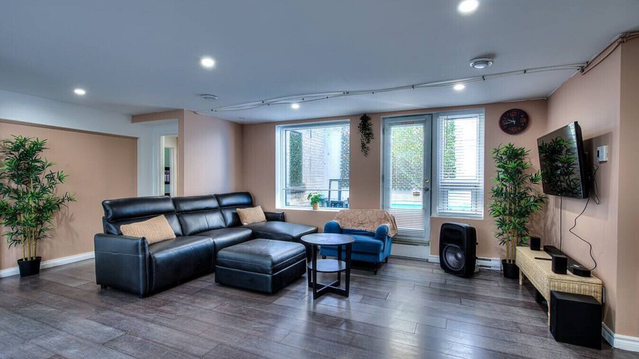 Photo of Livingroom in Cote-Des-Neiges—Notre-Dame-De-Grace