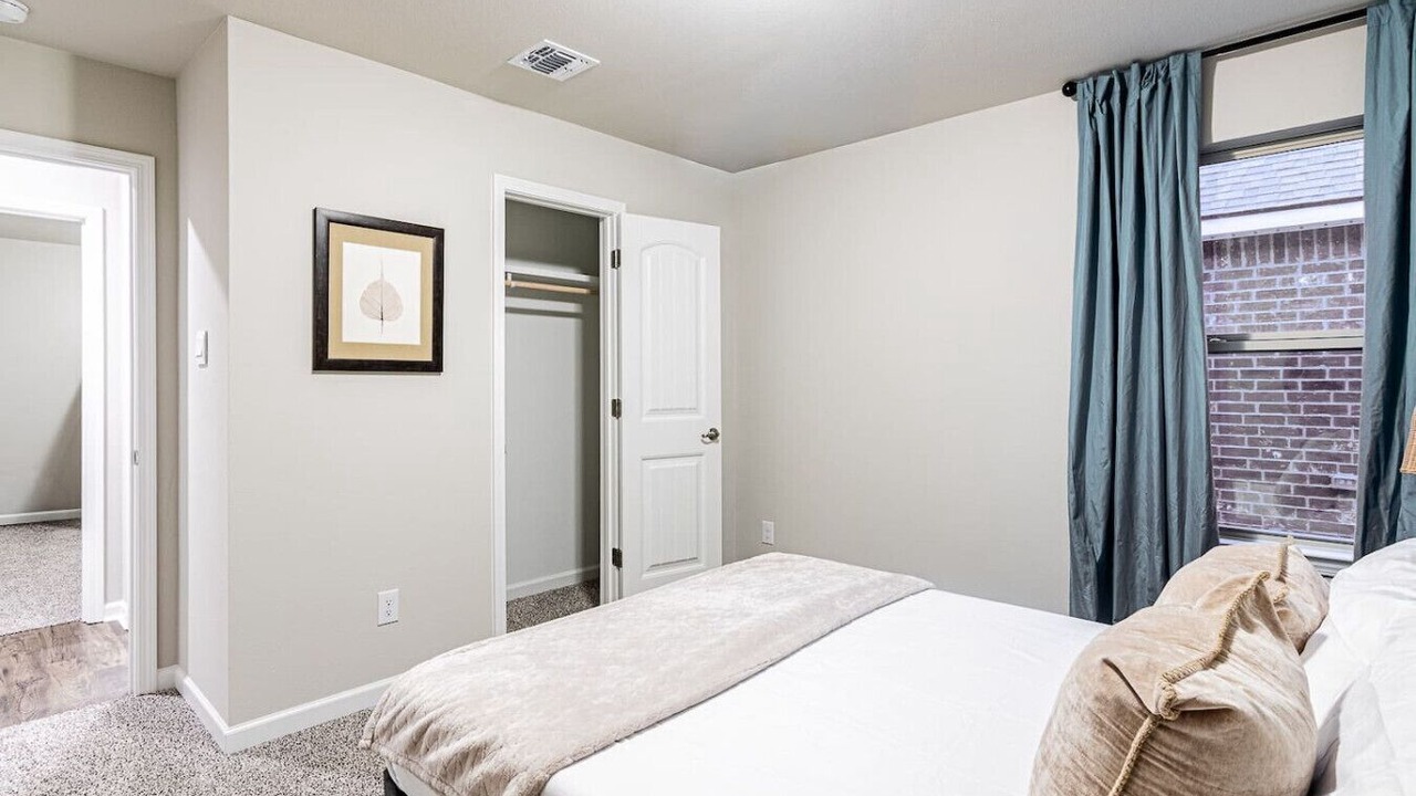 Photo of Bedroom in Broussard