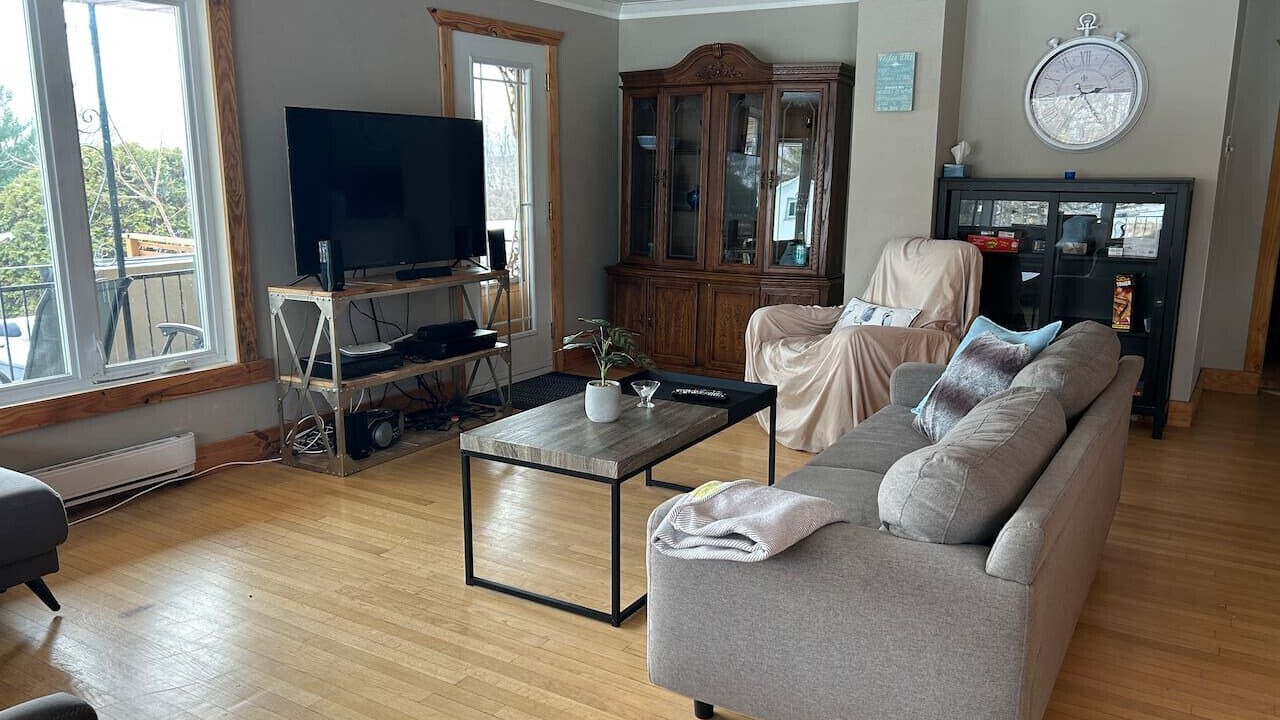 Photo of Livingroom in Grenville-sur-la-Rouge