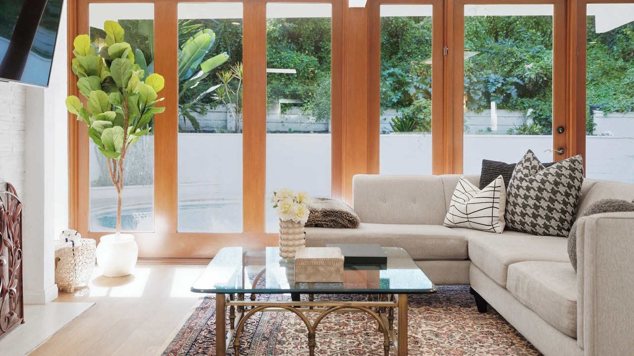 Photo of Livingroom in Beverly Glen