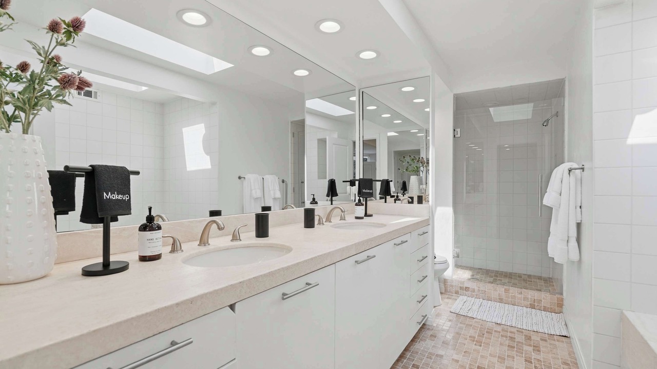 Photo of Bathroom in Beverly Glen