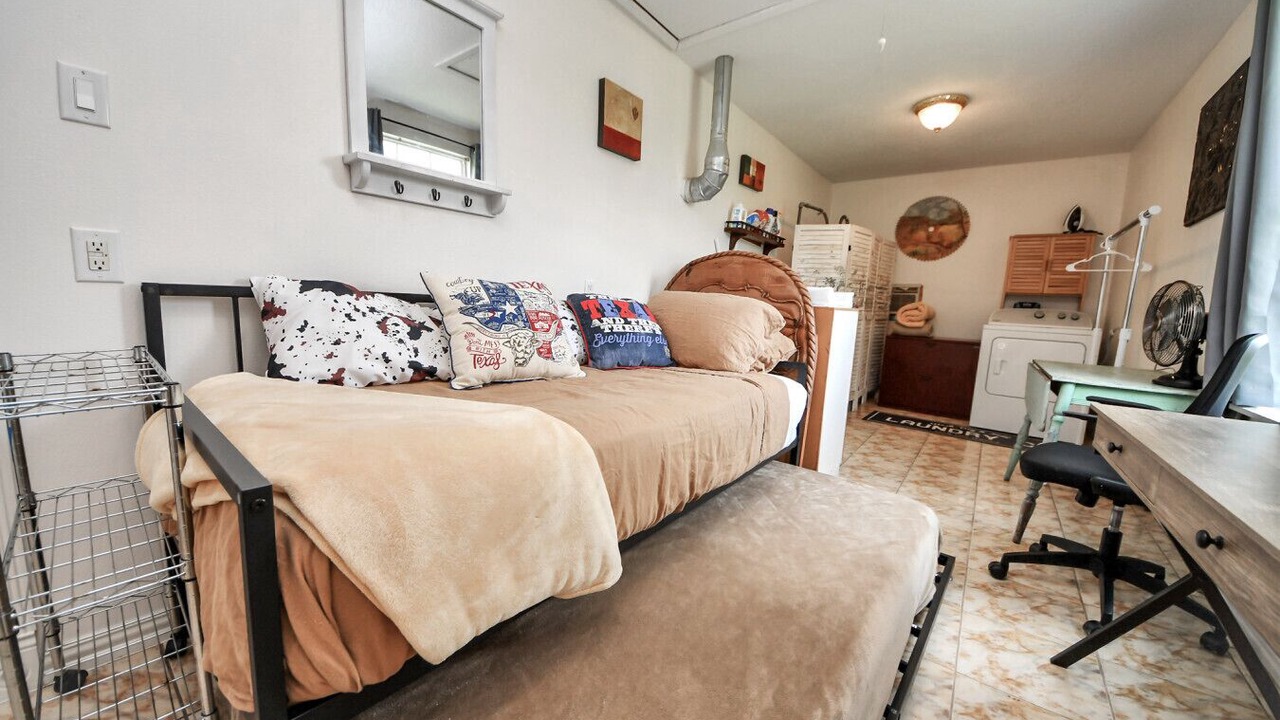 Photo of Bedroom in Channelview