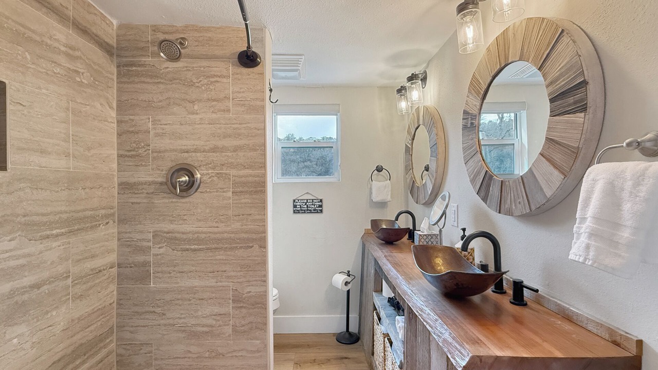 Photo of Bathroom in Hunt
