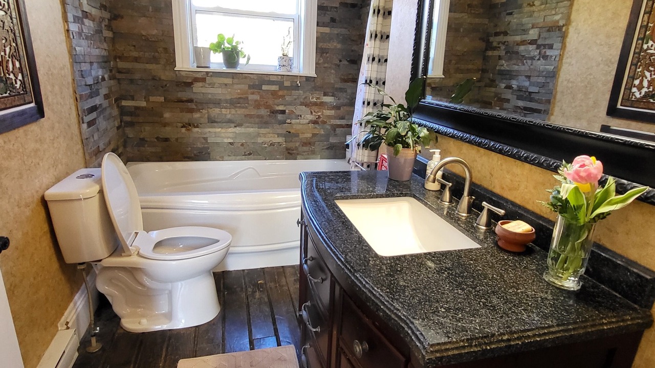 Photo of Bathroom in Cardigan