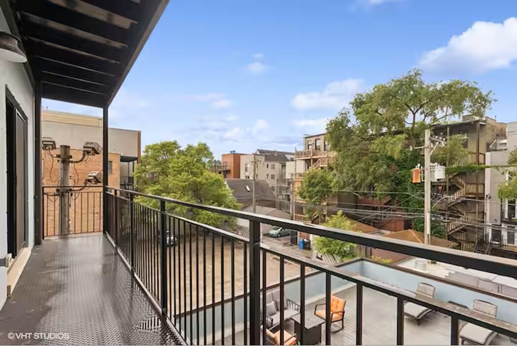 Photo of Outdoor in Lakeview