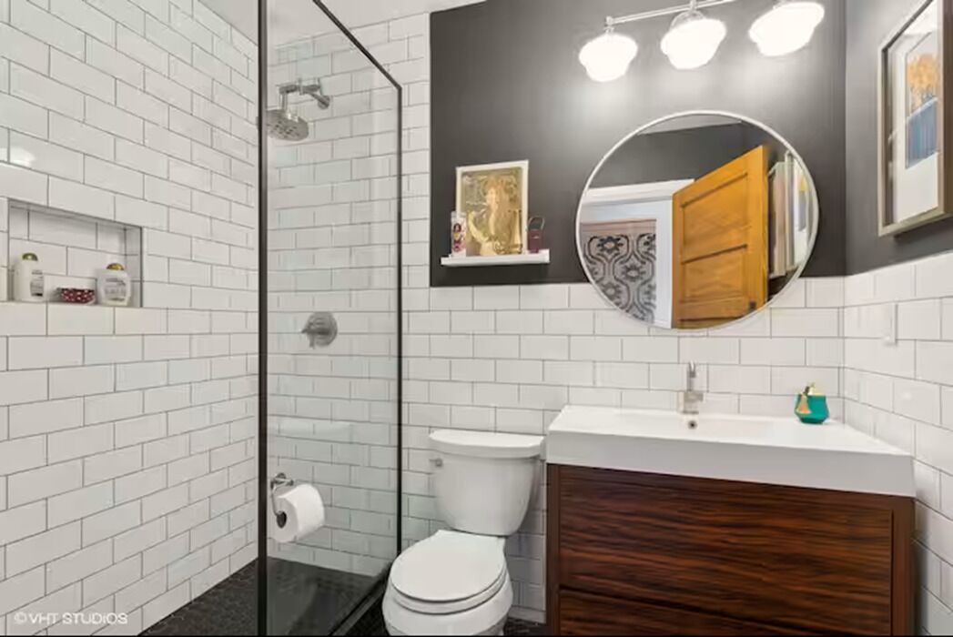 Photo of Bathroom in Lakeview