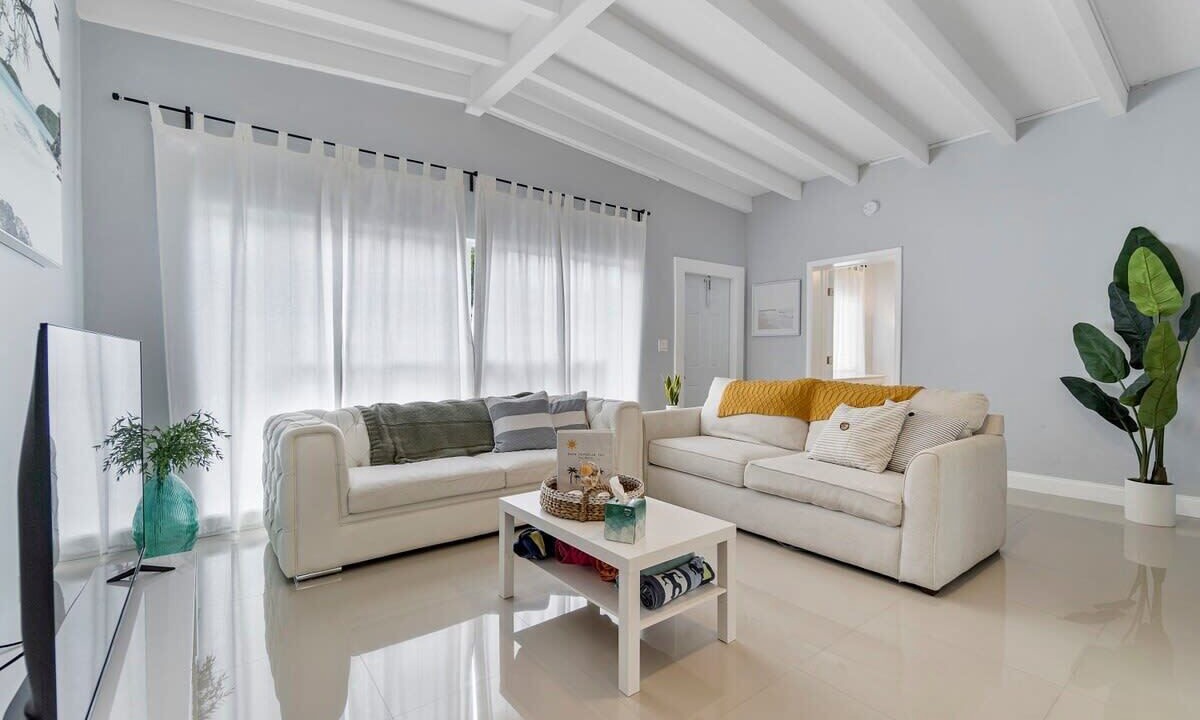 Photo of Livingroom in Dolphin Isles