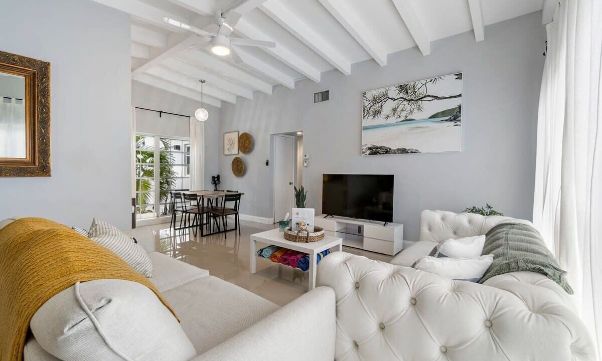 Photo of Livingroom in Dolphin Isles