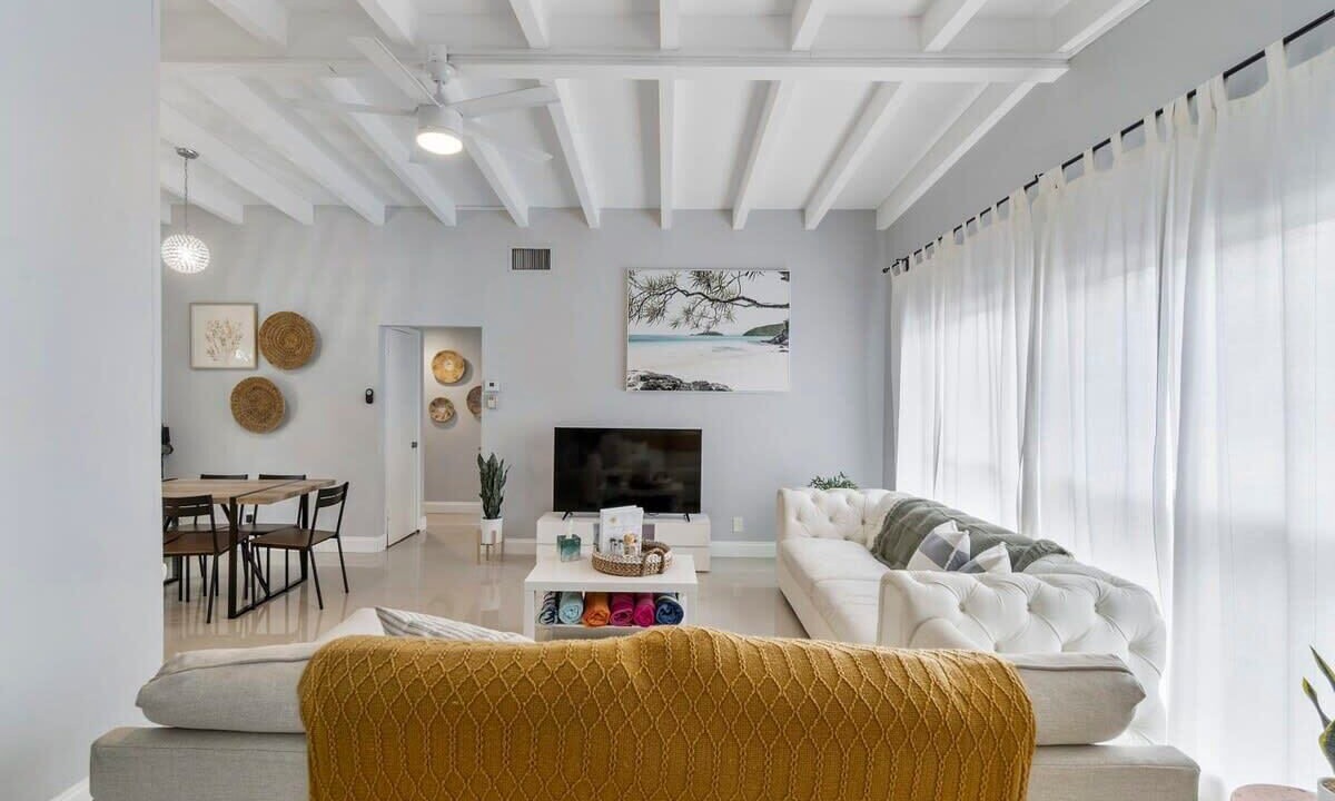 Photo of Livingroom in Dolphin Isles