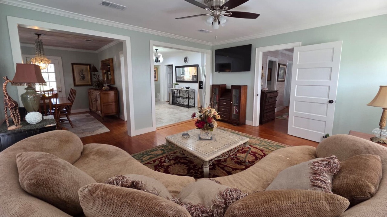 Photo of Livingroom in Carmine