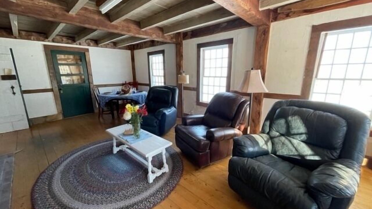 Photo of Livingroom in Perry