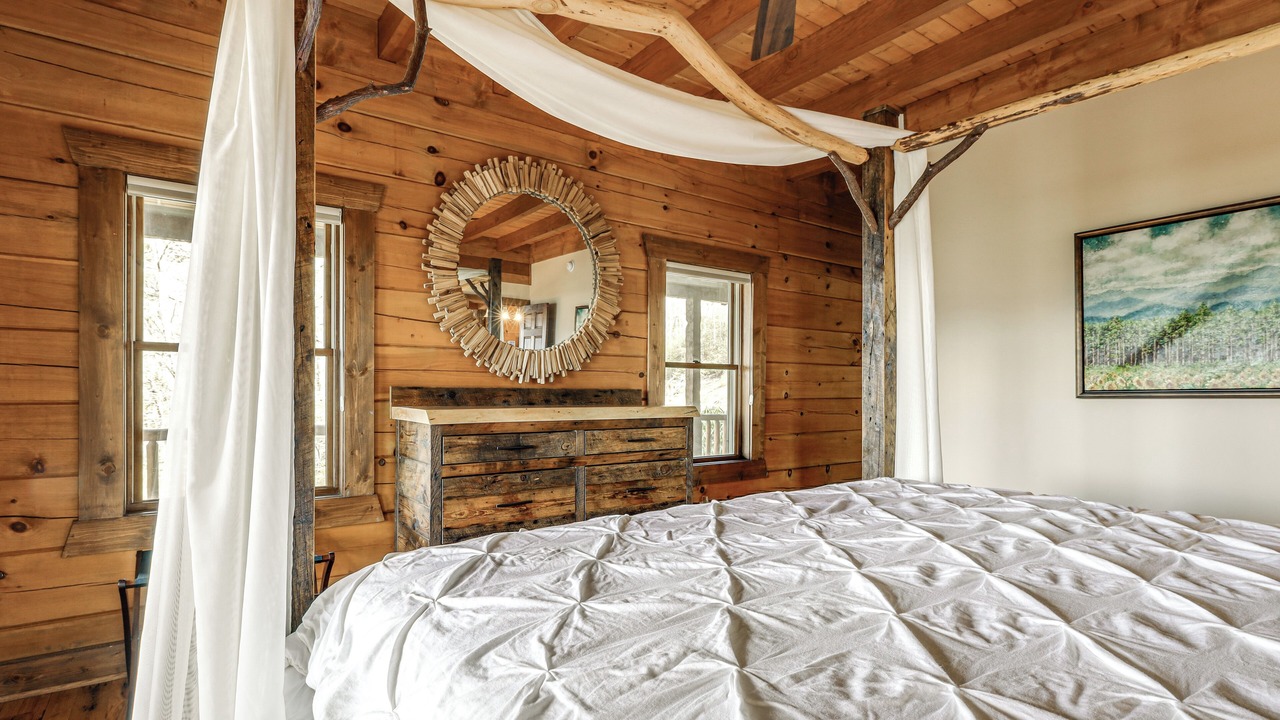 Photo of Bedroom in Spruce Pine